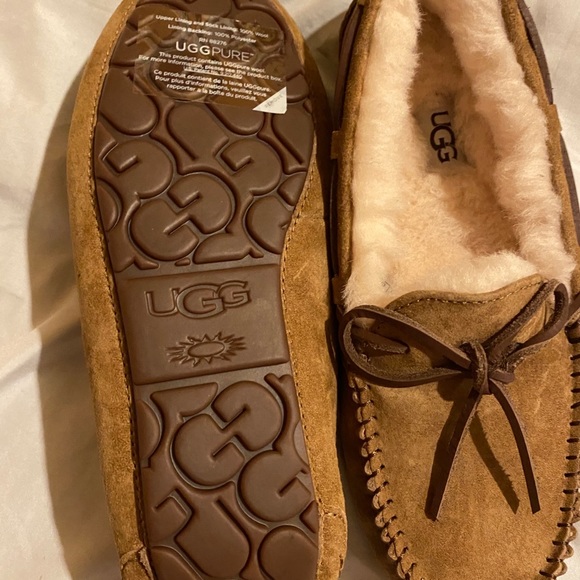 UGG Women Dakota moccasins - Picture 2 of 4